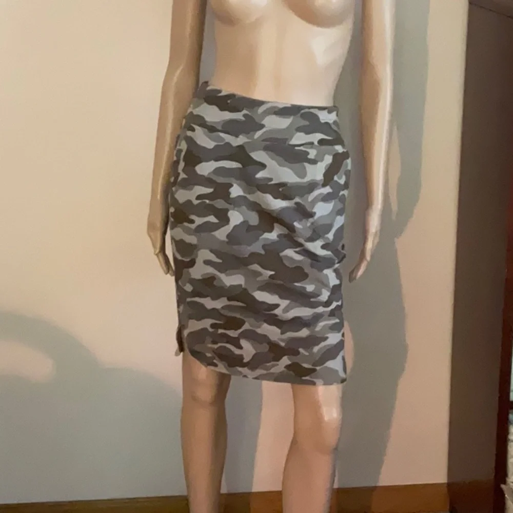 Camo Print Pencil Skirt LOGO Lounge by Lori Goldstein Stretch Knit Gray Olive